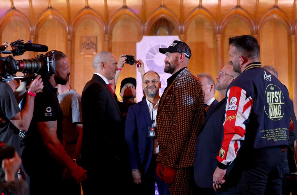 Жыртылған тесіктер порно