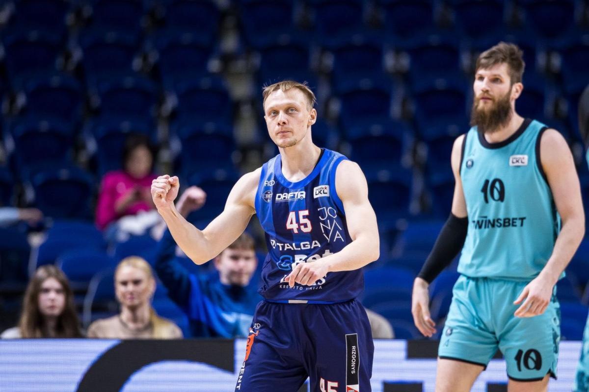 Віталій Зотов