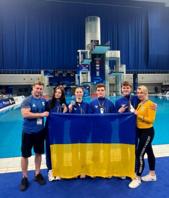 стрибки у воду