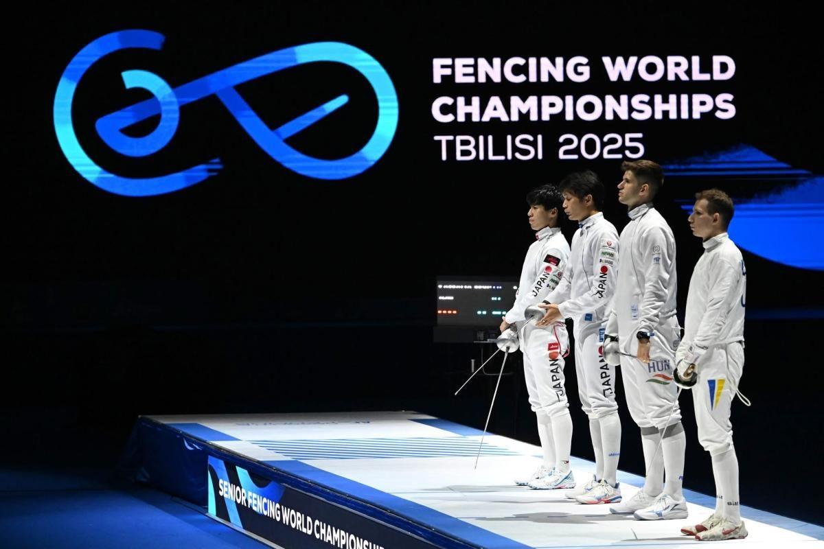 Нікіта Кошман на представленні півфіналістів чемпіонату світу разом з трьома олімпійськими чемпіонами/Фото: #BizziTeam/FIE