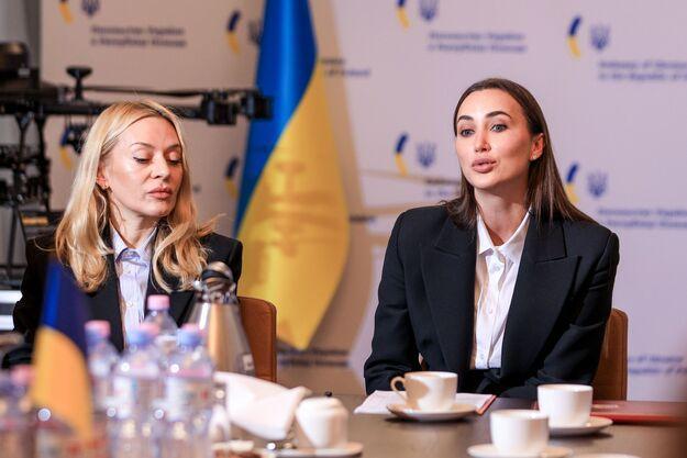 На фото: Олександра Новікова та Анна Різатдінова